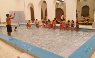 La pileta climatizada del gimnasio municipal brinda clases para todo el p&uacute;blico