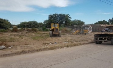 Realizan un operativo de limpieza en el barrio Villa Raquel