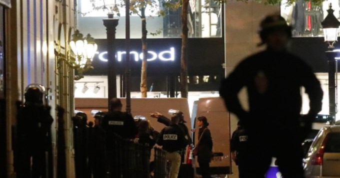 Ataque terrorista en Par&iacute;s deja dos muertos