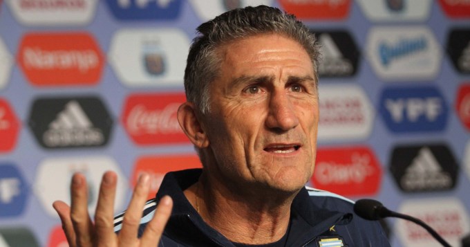 Bauza dispar&oacute; contra la AFA y Sampaoli