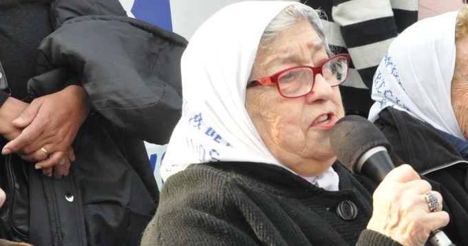 Bonafini llam&oacute; a tomar lugares de trabajo para evitar despidos