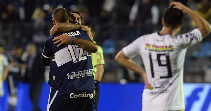 El Lobo se comi&oacute; al Tibur&oacute;n y se prende en el torneo