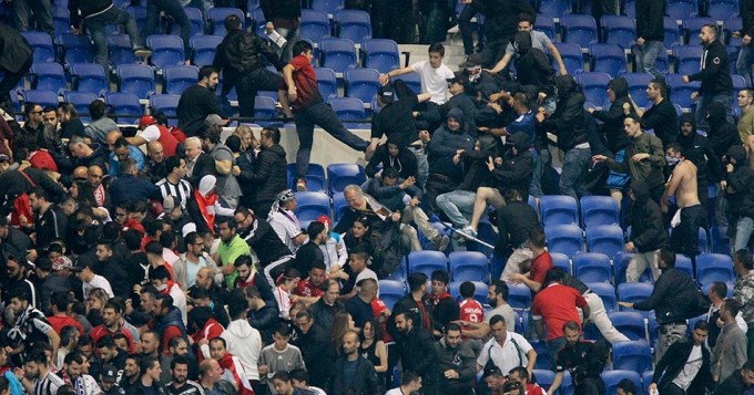 Grav&iacute;simos incidentes entre hinchas del Besiktas y el Lyon
