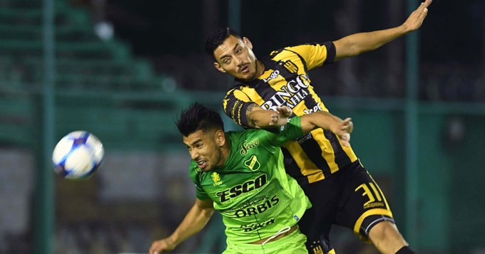 Los necesitados Defensa y Olimpo repartieron puntos en Varela