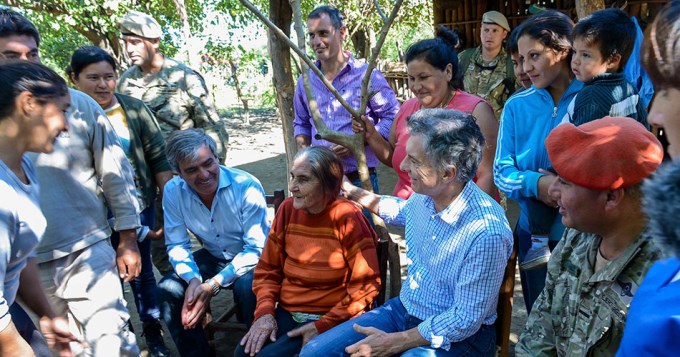 Macri recorri&oacute; zonas inundadas en Tucum&aacute;n y agradeci&oacute; a Fuerzas Armadas