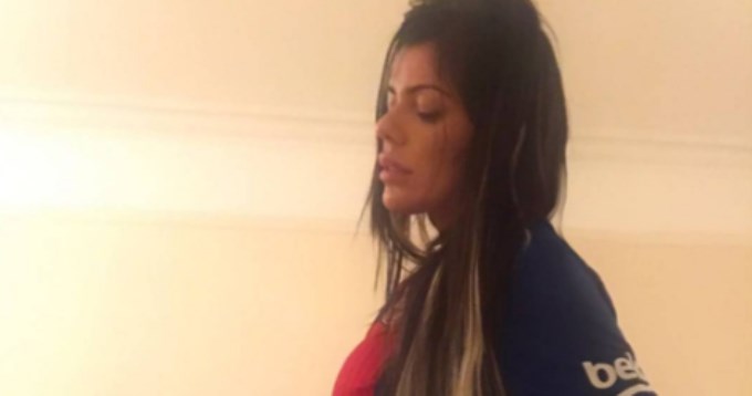 Miss BumBum le hizo un regalo hot a Messi por su gol 500