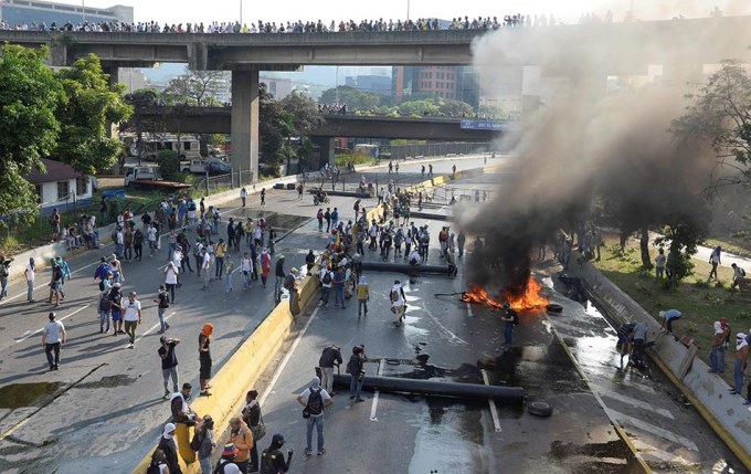 Sangriento "plant&oacute;n" en Venezuela hace subir a 25 los muertos