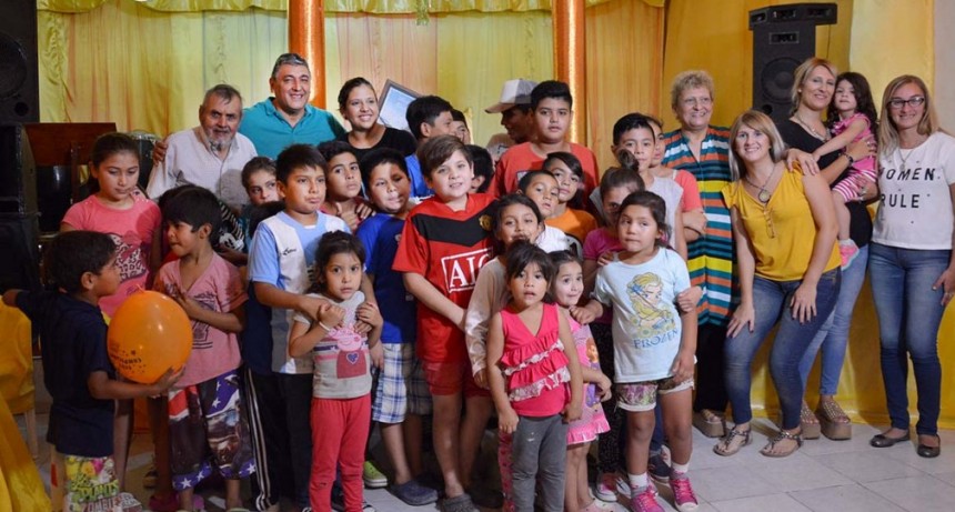  Autoridades municipales dejaron inaugurado un merendero en el barrio Bajo de V&eacute;rtiz