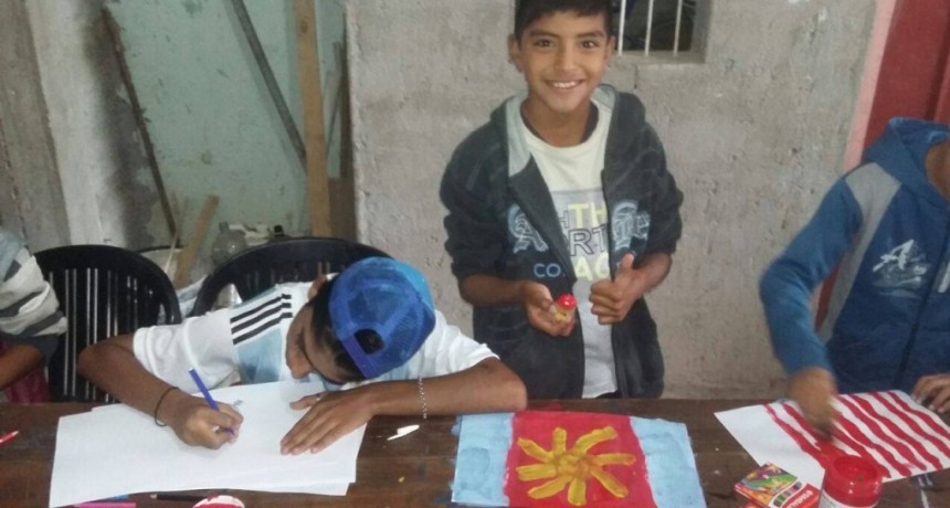 El municipio realiz&oacute; un taller de arte para ni&ntilde;os en un comedor del B&ordm; 25 de Mayo