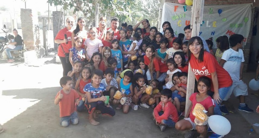 J&oacute;venes municipales llegan a los barrios con diferentes actividades