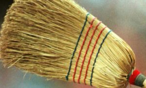 Abuela mat&oacute; a su nieto a escobazos