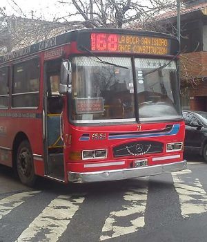 Chofer se neg&oacute; a llevar a joven gay con discapacidad