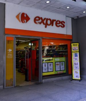 Crisis en Carrefour Argentina: podr&iacute;an despedir a 3 mil trabajadores 