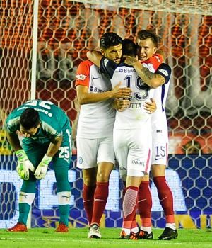 El Cicl&oacute;n se puso "la Botta" en Avellaneda y es escolta 