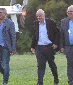 Infantino lleg&oacute; al pa&iacute;s como invitado al Congreso de la Conmebol