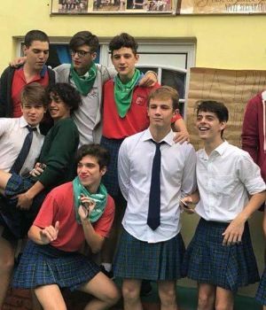 Los varones decidieron usar polleras