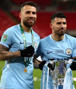 Otamendi y Ag&uuml;ero, los mejores de la Premier