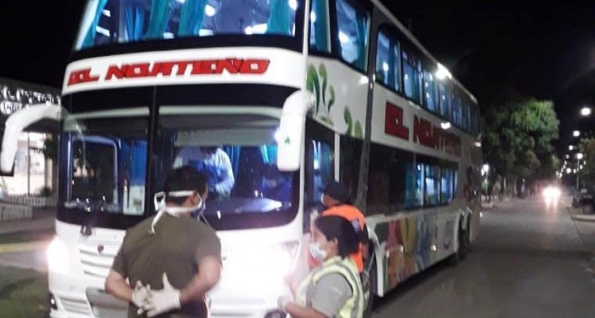 Tr&aacute;nsito Municipal intercept&oacute; a empleados de una empresa de colectivos que regresaban luego de haber viajado a Brasil