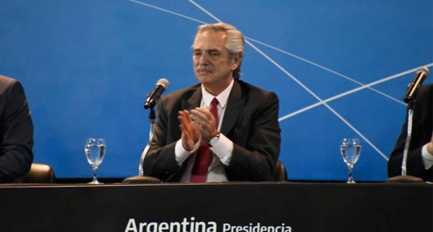 Alberto Fernández y Gerardo Zamora entregaron viviendas en el Mama Antula II