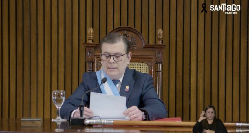 Gerardo Zamora inauguró el acto por el Día de la Autonomía Provincial