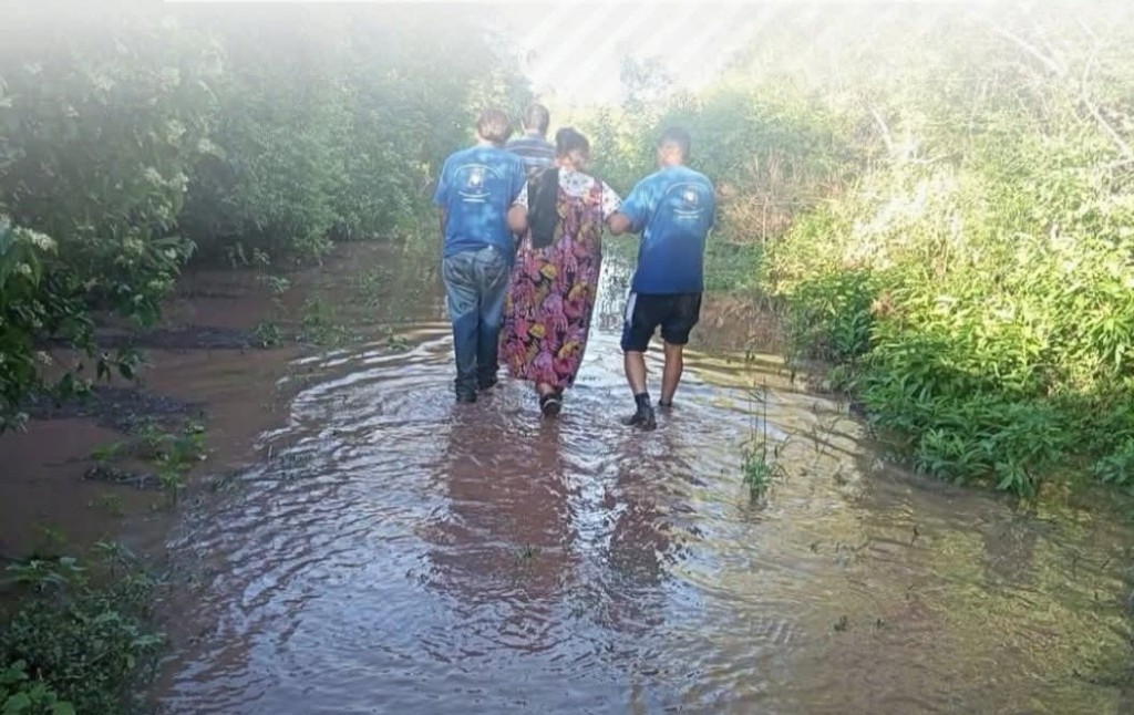 El Gobierno contin&uacute;a con el operativo de asistencia a las familias afectadas por la crecida del r&iacute;o Salado