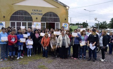  El intendente entreg&oacute; certificados a decenas de beneficiarios de pensiones no contributivas