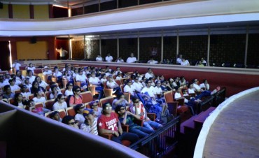 &ldquo;Hipersomnia&rdquo;, &ldquo;Trolls&rdquo; y &ldquo;La noche que mi madre mat&oacute; a mi padre&rdquo; renuevan la grilla del Renzi