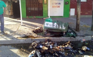 Indignaci&oacute;n generalizada por la destrucci&oacute;n de m&aacute;s contenedores en pleno centro de La Banda