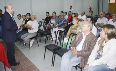 El intendente Pablo Mirolo rindi&oacute; un homenaje a los taxistas bande&ntilde;os en su d&iacute;a