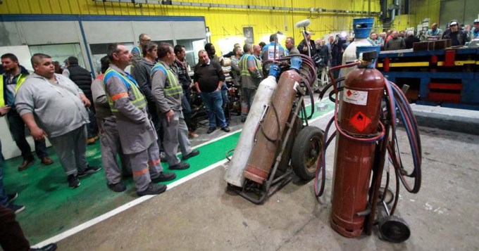 Ante cierre de f&aacute;brica empleados amenazan con hacerla estallar