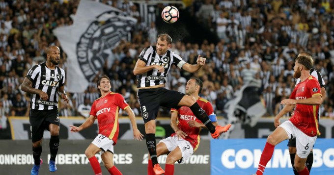 El eliminado Estudiantes va contra Botafogo 