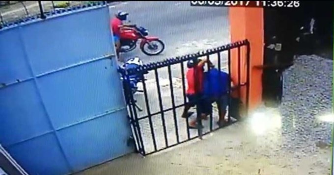 Graban sangriento asesinato de polic&iacute;a militar