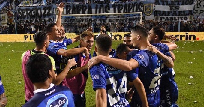 Rafaela aplast&oacute; a Uni&oacute;n y sue&ntilde;a con la salvaci&oacute;n