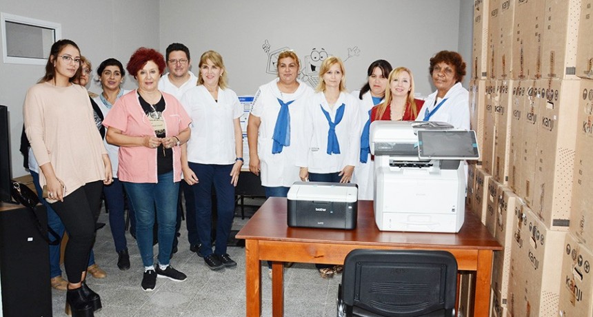 Entregan fotocopiadora y una docena de impresoras a la Escuela Primaria Municipal 
