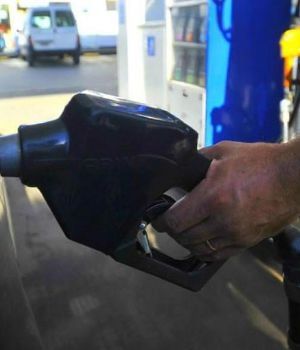 Acordaron congelar el precio de los combustibles