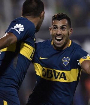 Tevez: "Disfruto salir campe&oacute;n con la camiseta que amo"