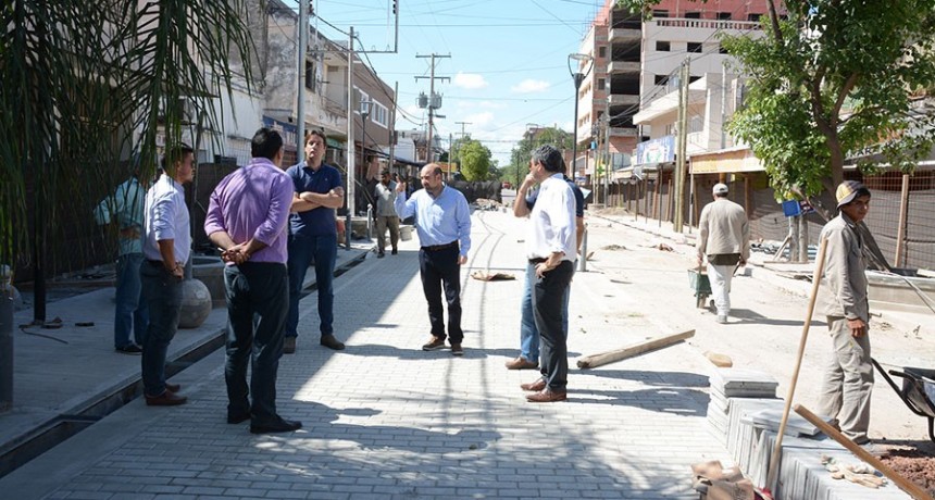 El intendente Mirolo supervis&oacute; los avances de la obra de semipeatonalizaci&oacute;n de calle Pellegrini