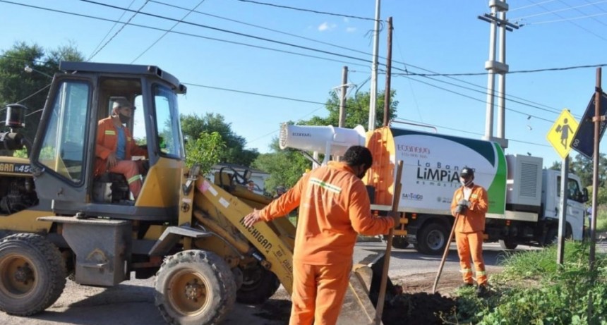 EL MUNICIPIO EFECTU&Oacute; TRABAJOS DE DESMALEZAMIENTO Y LIMPIEZA EN VARIOS BARRIOS