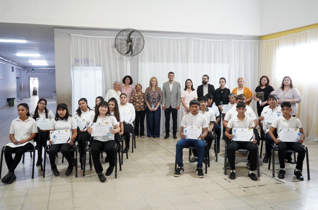 Estudiantes del secundario municipal prometieron lealtad a la Constitución Nacional