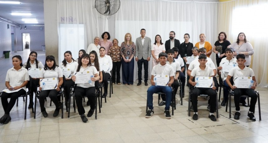 Estudiantes del secundario municipal prometieron lealtad a la Constitución Nacional