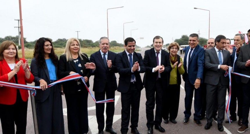 Zamora inauguró la repavimentación de la Ruta 21 desde Ruta 5 hasta Clodomira y entregó viviendas sociales a 25 familias del departamento Banda