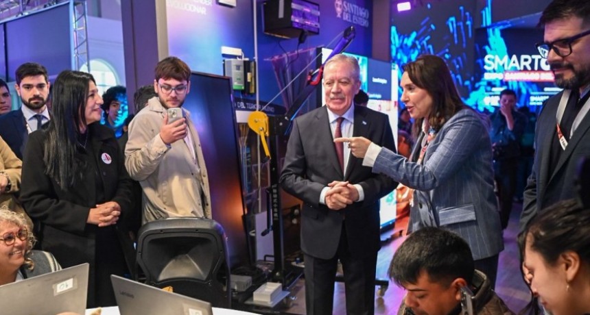 El Gobernador El&iacute;as Su&aacute;rez particip&oacute; en el Smart City de una charla virtual con docentes de toda la provincia