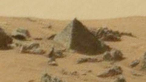 Cazamarcianos revelan que también apareció una pirámide en Marte 
