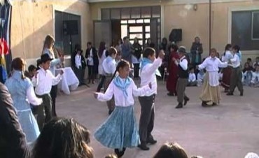 Los vecinos de Sauce Bajada disfrutaron de una jornada tradicional y patri&oacute;tica  