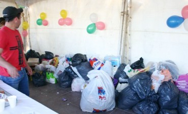  Se realiz&oacute; una exitosa colecta de ropa y calzados en la plaza Belgrano