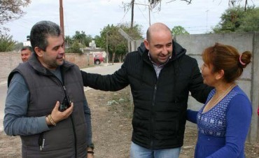  Entre aplausos y mensajes de apoyo, Mirolo recorri&oacute; Clodomira  y dialog&oacute; con vecinos