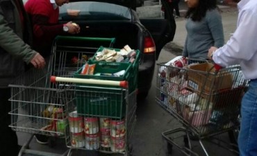 Bromatolog&iacute;a decomis&oacute; alimentos en pleno centro de la ciudad   