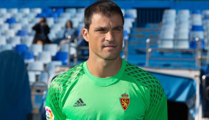 A Saja lo "embocaron" de mitad de cancha en su despedida