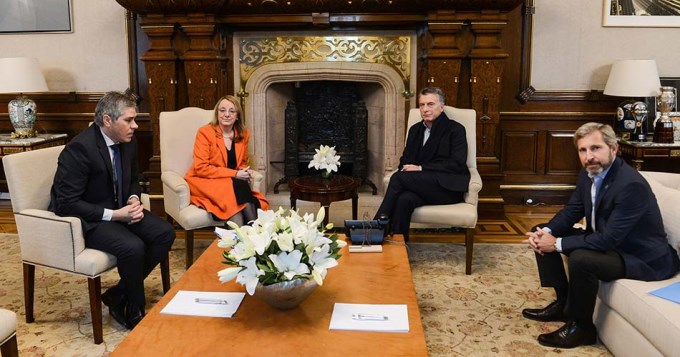 Alicia Kirchner se retir&oacute; "conforme" de la reuni&oacute;n con Macri