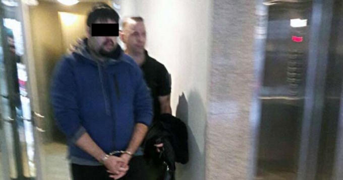 Contact&oacute; a piba por Tinder y la violaron entre dos en Belgrano